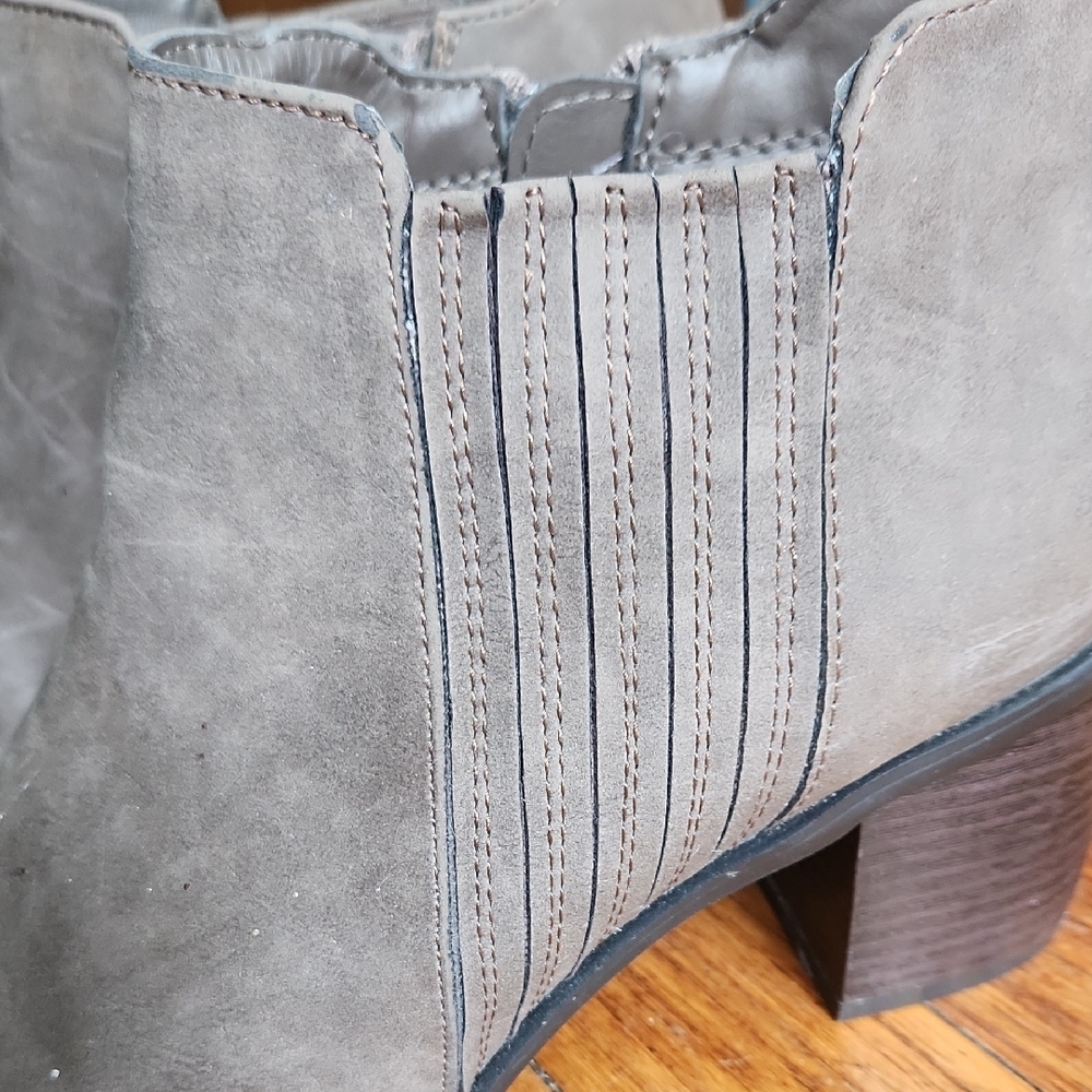 Tan Ankle Boots with Elastic Panels and Stacked Heel - Picture 3 of 6